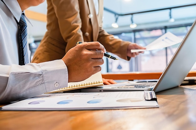 合成データ生成とプライバシー