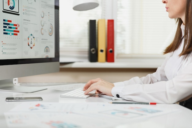 合成データ生成とプライバシー